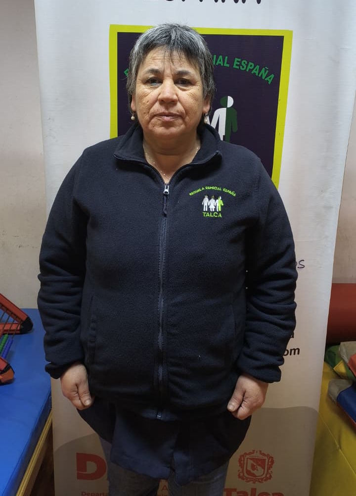 Cristina Fuentes Yévenes, Auxiliar De Servicio