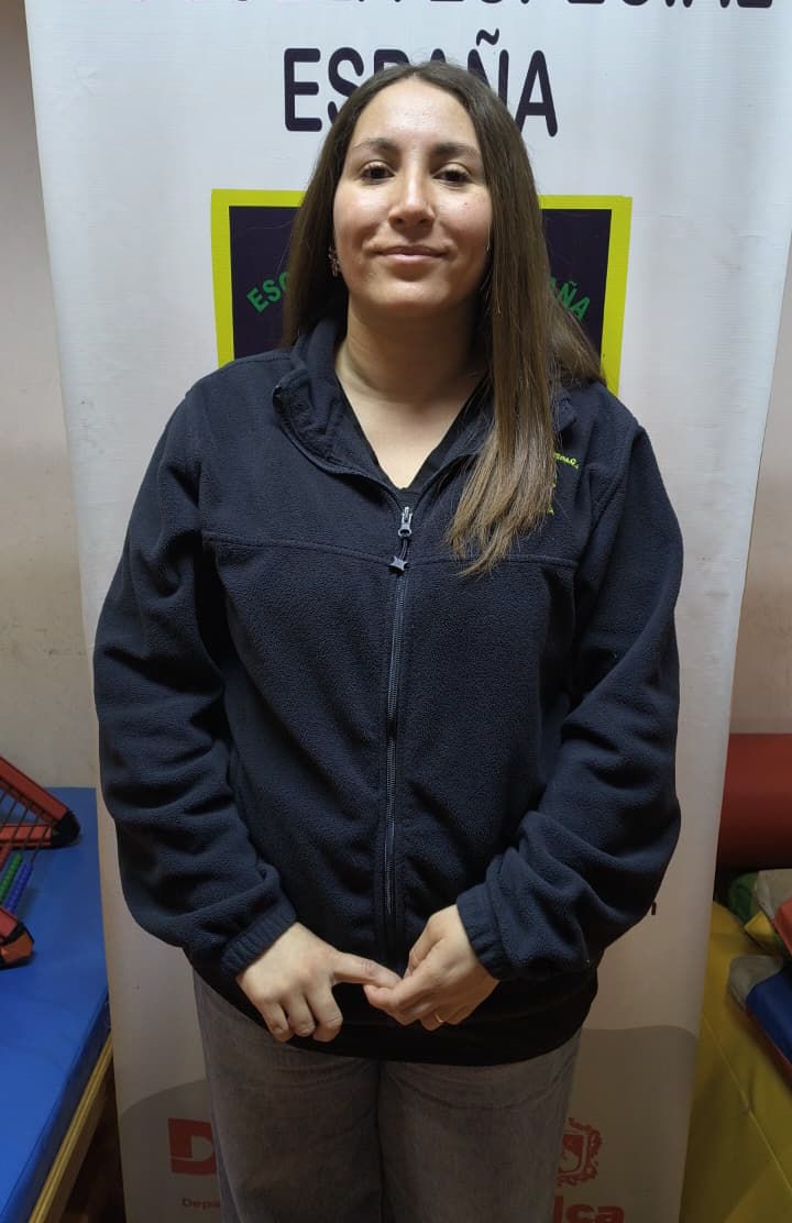 Valentina Ravello, Asistente De Aula
