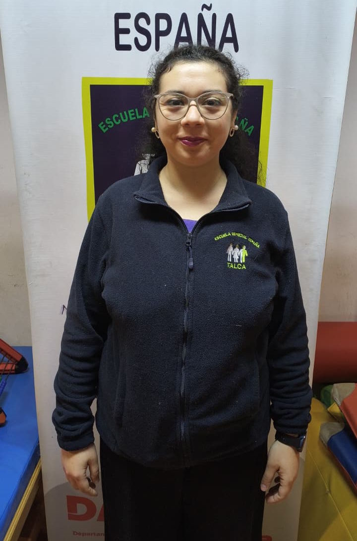 Lissete Cantillano, Profesora De Música